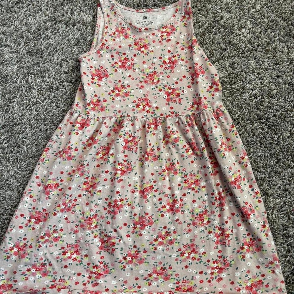 H&M girls pink floral dress size 6-8 years